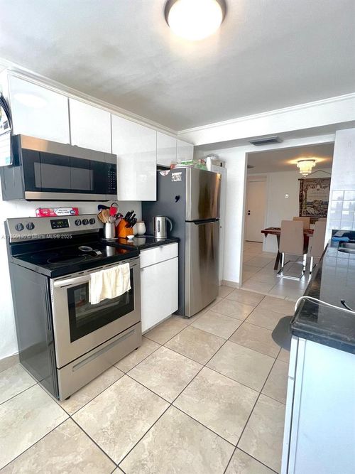 apt-406-100 Golden Isles Dr, Hallandale Beach, FL, 33009-5823 | Card Image