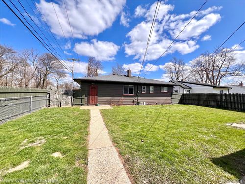 913 Cameron Ave, Pontiac, MI, 48340-3213 | Card Image