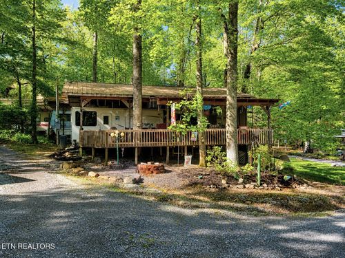 605 Lilly Way, Cosby, TN, 37722-3095 | Card Image