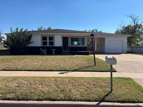 216 31st St, Snyder, TX, 79549-3815 | Card Image