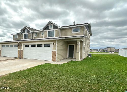 3605 9th Ave Ne, Watford City, ND, 58854-3308 | Card Image