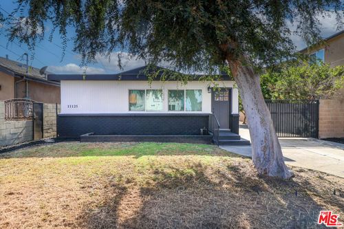 11125 S Osage Ave, Inglewood, CA, 90304-2909 | Card Image