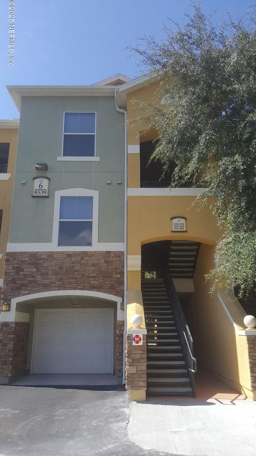 622-8539 Gate Pkwy W, JACKSONVILLE, FL, 32216-1019 | Card Image