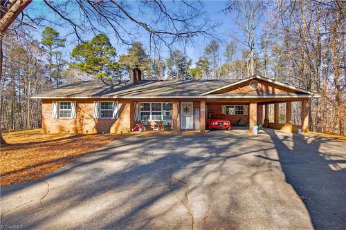 3675 Dylanwood Ct, Walkertown, NC, 27051-9148 | Card Image