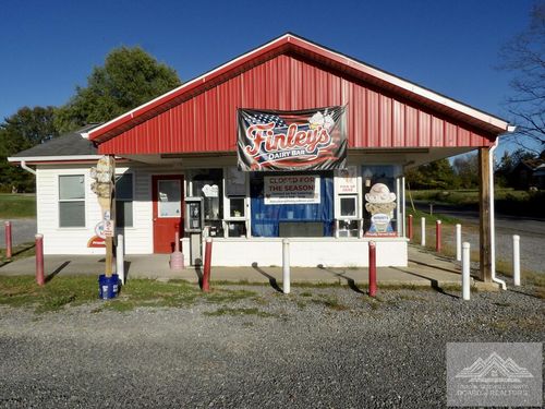 6064 Ballard Red Sulphur Pkwy, Ballard, WV, 24918-7802 | Card Image