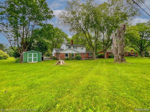 126 Orchardale Dr, Rochester Hills, MI, 48309-2241 | Card Image