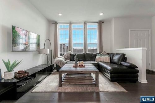 1 Kennedy Ln, Wood Ridge, NJ, 07075-2142 | Card Image