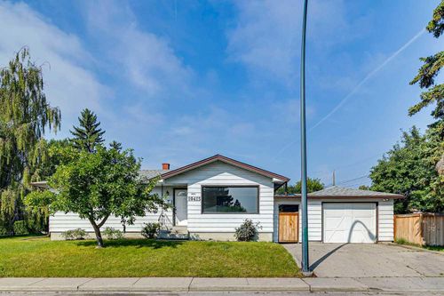 10415 8 St Sw, Calgary, AB, T2W0H2 | Card Image
