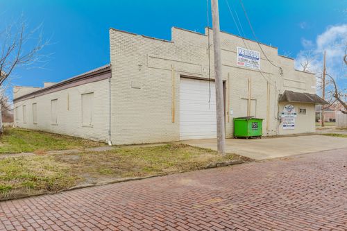 300 S Granger St, Harrisburg, IL, 62946-2004 | Card Image