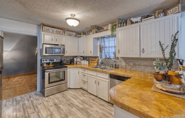 36 Pecan Dr, House other with 3 bedrooms, 3 bathrooms and null parking in Leakey TX | Image 13