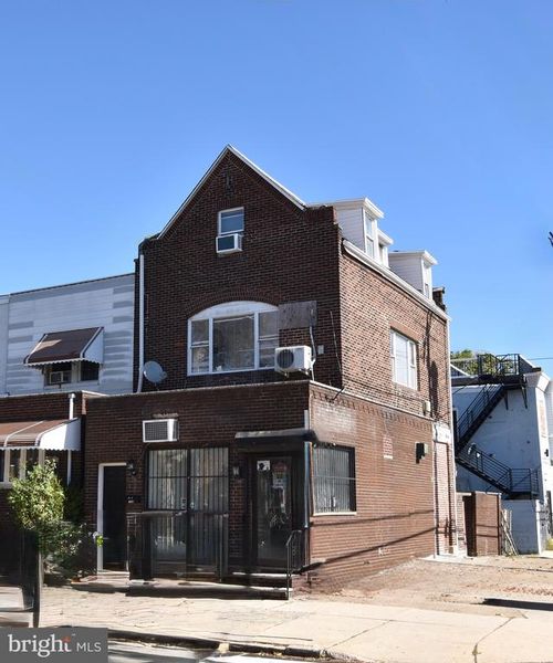 2747 S 7th St, Philadelphia, PA, 19148-5018 | Card Image