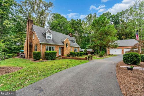 12215 Henderson Rd, Clifton, VA, 20124-2213 | Card Image