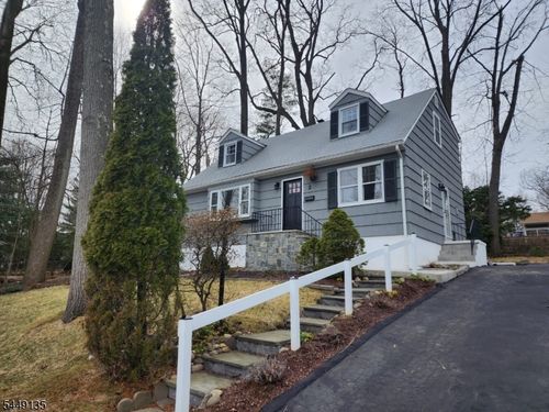 2 Brady St, Waldwick, NJ, 07463-1304 | Card Image