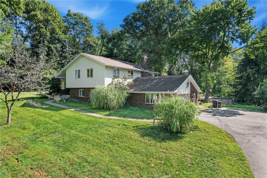 Scenic Rd, Murrysville, PA 15668
