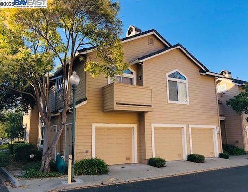 5239 Tacoma Cmn, Fremont, CA, 94555-2754 | Card Image