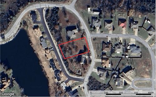 300 Holts Lake Dr, Branson, MO, 65616-6601 | Card Image