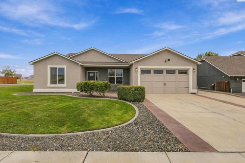 5122 Reagan Way, Pasco, WA, 99301-8582 | Card Image