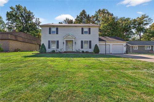 640 Gloucester Dr, Highland Heights, OH, 44143-2002 | Card Image