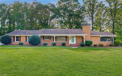 122 Pine St, King, NC, 27021-9577 | Card Image