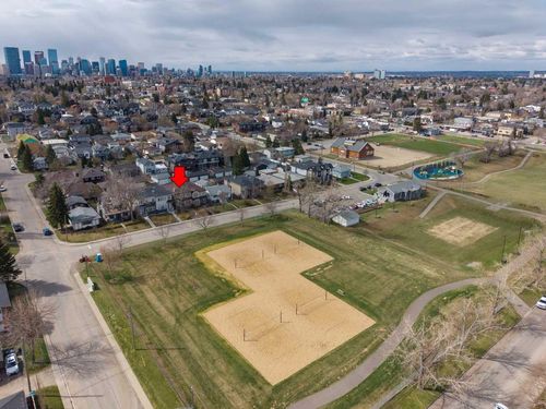 229 29 Avenue Ne, Calgary, AB, T2E2C2 | Card Image