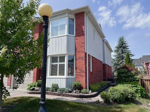18 Shoreline Dr, Bracebridge, ON, P1L1Z4 | Card Image