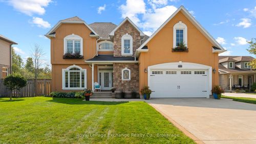 556 Hunter St, Kincardine, ON, N2Z0B2 | Card Image