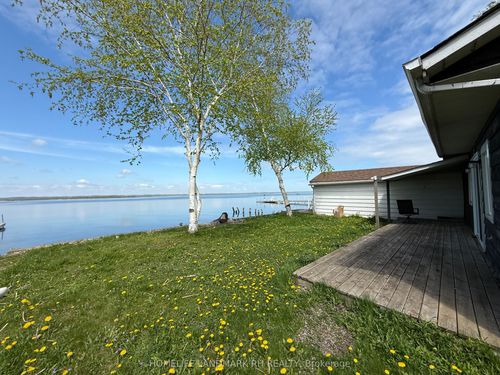 586 Lake Dr S, Keswick, ON, L4P1T3 | Card Image