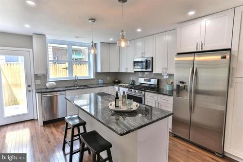 1039 Tree St, PHILADELPHIA, PA, 19148-3012 | Card Image