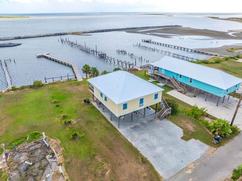 227 W Central Ave, Grand Isle, LA, 70358-8702 | Card Image