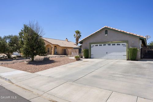 3325 Poplar St, Rosamond, CA, 93560-6852 | Card Image