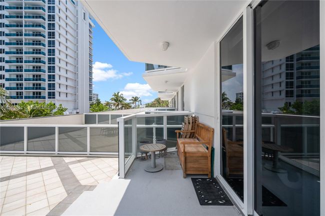 404 - 2401 Collins Ave, Condo with 2 bedrooms, 2 bathrooms and null parking in Miami Beach FL | Image 33