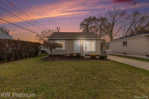 22019 Gordon Rd, Saint Clair Shores, MI, 48081-1601 | Card Image