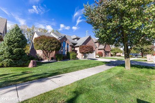 57289 Yorkshire Dr, Washington Township, MI, 48094-3567 | Card Image