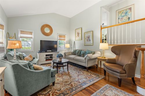 8 Riverside St, Amityville, NY, 11701-3543 | Card Image