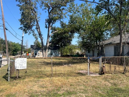 701 North Loop, Houston, TX, 77022-5837 | Card Image