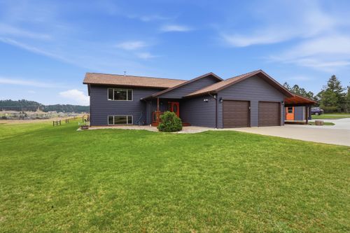 21046 Torrey Pines Ct, Sturgis, SD, 57785-8952 | Card Image