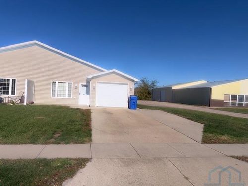 211 W Duke St, Vermillion, SD, 57069-1118 | Card Image