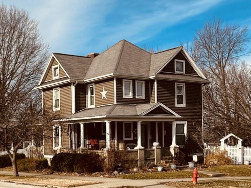 715 Se 2nd St, Washington, IN, 47501-4018 | Card Image