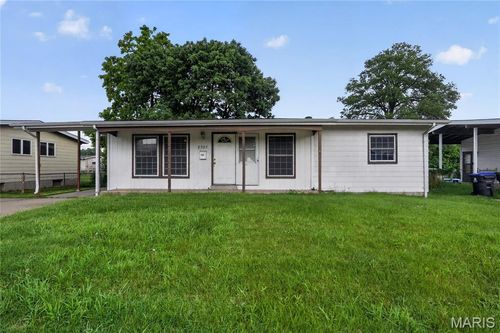 2325 Patterson Rd, Florissant, MO, 63031-2205 | Card Image