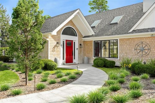 8 Shore Rd, Remsenburg, NY, 11960-2060 | Card Image