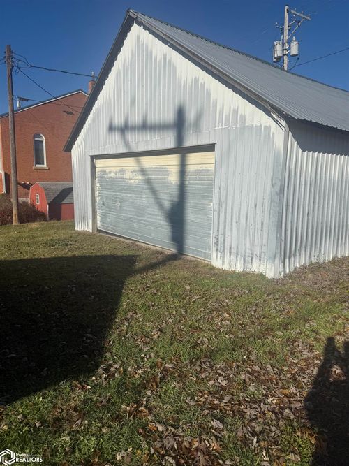 108 S Broadway St, Toledo, IA, 52342-1312 | Card Image