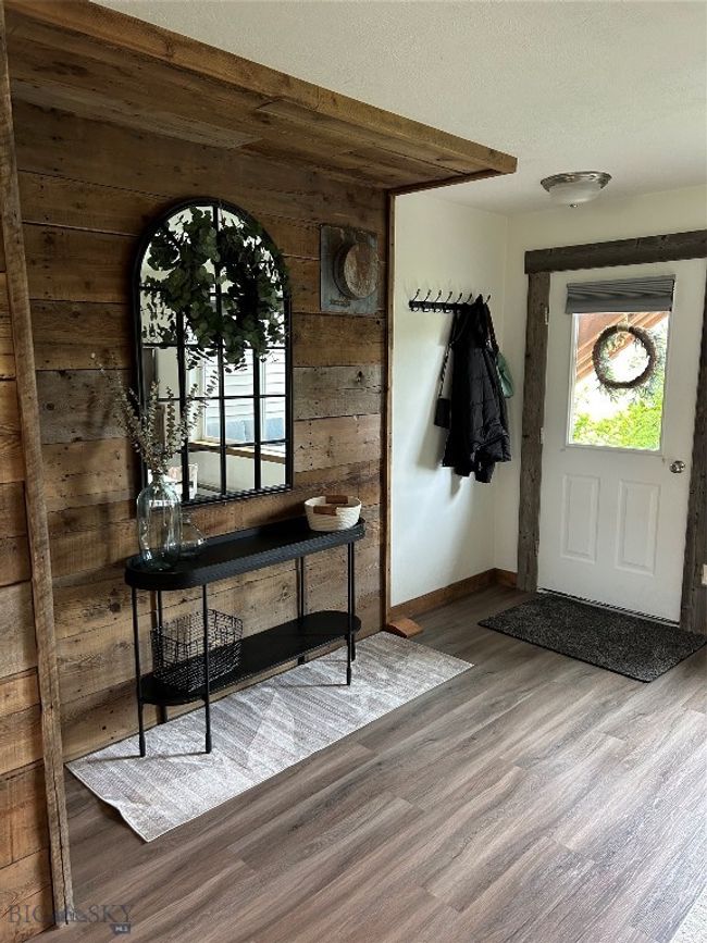 Front entry | Image 4