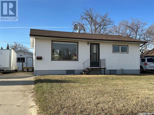 914 George St, Estevan, SK, S4A1M6 | Card Image