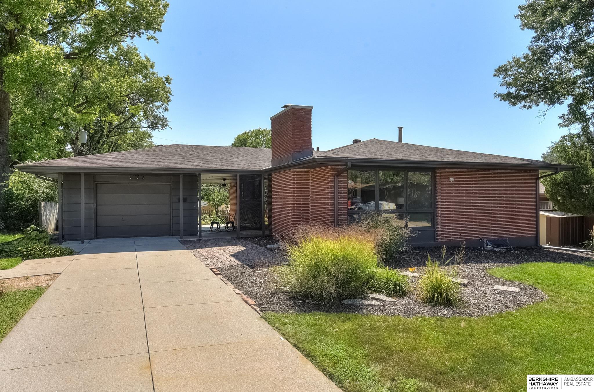 Grand Ave, Omaha, NE 68134