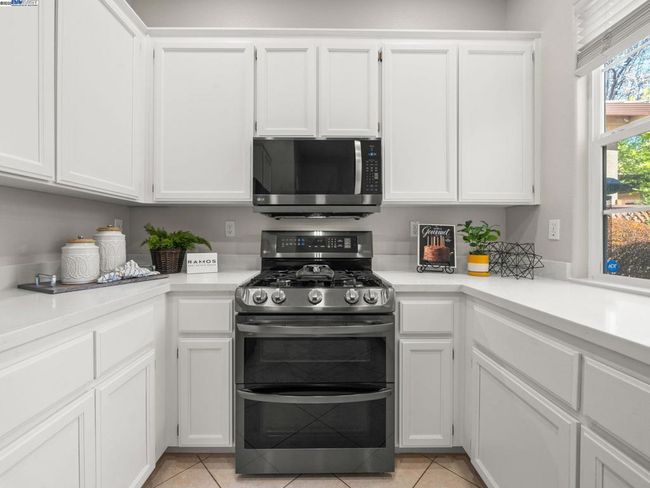 NEW BEAUTIFUL QUARTZ COUNTER TOPS | Image 15