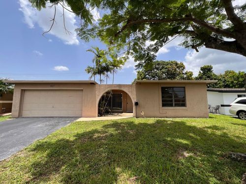 8637 Windsor Dr, Miramar, FL, 33025-2755 | Card Image