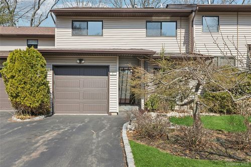 87 Northgate Cir, Melville, NY, 11747-2822 | Card Image