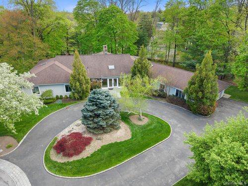 4 Mohican Trl, Scarsdale, NY, 10583-6927 | Card Image