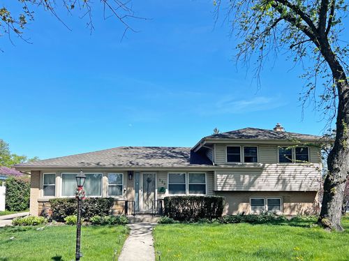 233 Crescent Dr, Glenview, IL, 60025-4615 | Card Image