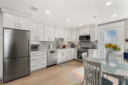 apt-16-600 Shirley St, Winthrop, MA, 02152-3267 | Card Image